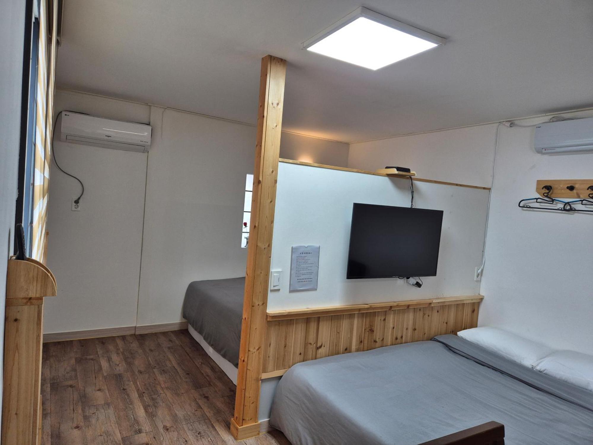 Jeju Soroan Pension Seogwipo Exterior foto
